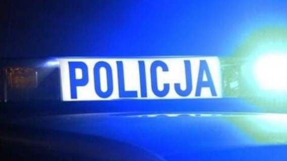 Kobieta schowała się w budzie