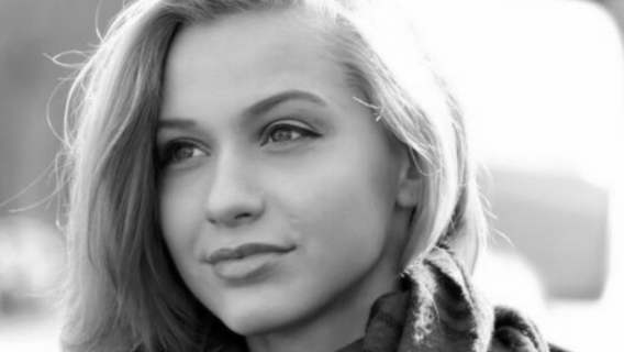 Dziewczyna popełniła samobójstwo, była ofiarą rasizmu