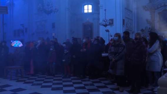 Ksiądz pozwolił na taniec w świątyni