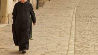 różaniec na Biblii