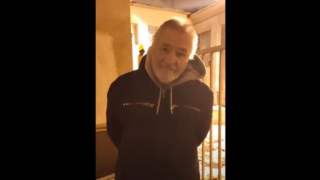 Bezdomny mężczyzna poszukuje swoich dzieci