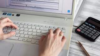 Urząd Skarbowy zachęca Polaków do korzystania z systemu online