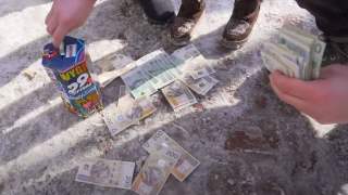 Banknoty wrzucane do puszki WOŚP