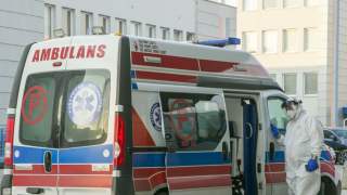 Kobieta czekała na karetkę