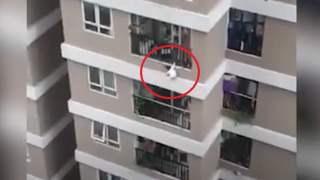 Dziewczynka spadła z 12. piętra