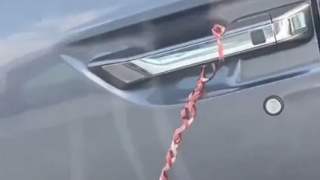 Kobieta ostrzega innych