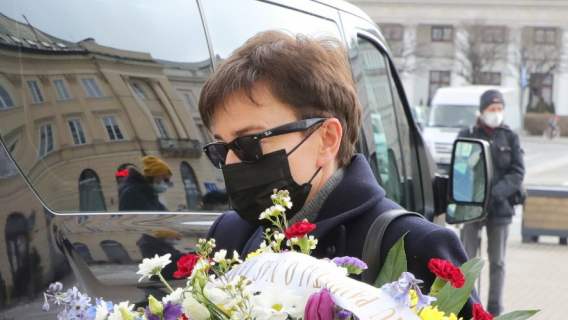Krystyna Czubówna na pogrzeb Kowalewskiego przyniosła wielki wieniec. Napis wzrusza do łez