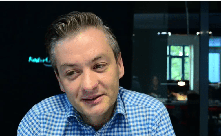 Biedroń przełamał słupską tradycję i nie powiesił portretu papieża