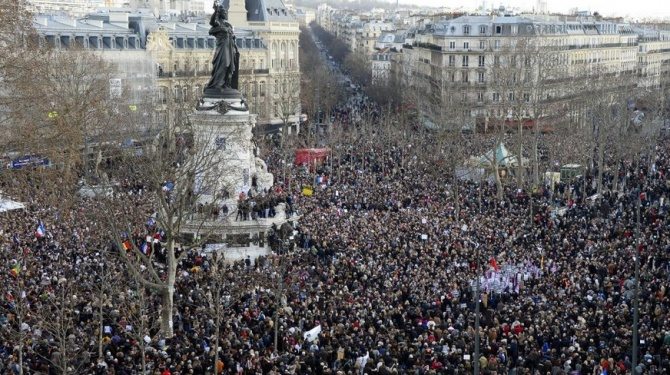 Francuzi protestują przeciwko oszczędnościowej polityce rządu