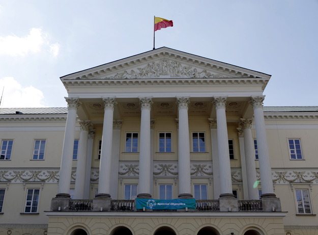 RMF: Milionowe odszkodowanie za działkę, na której stanie pomnik smoleński