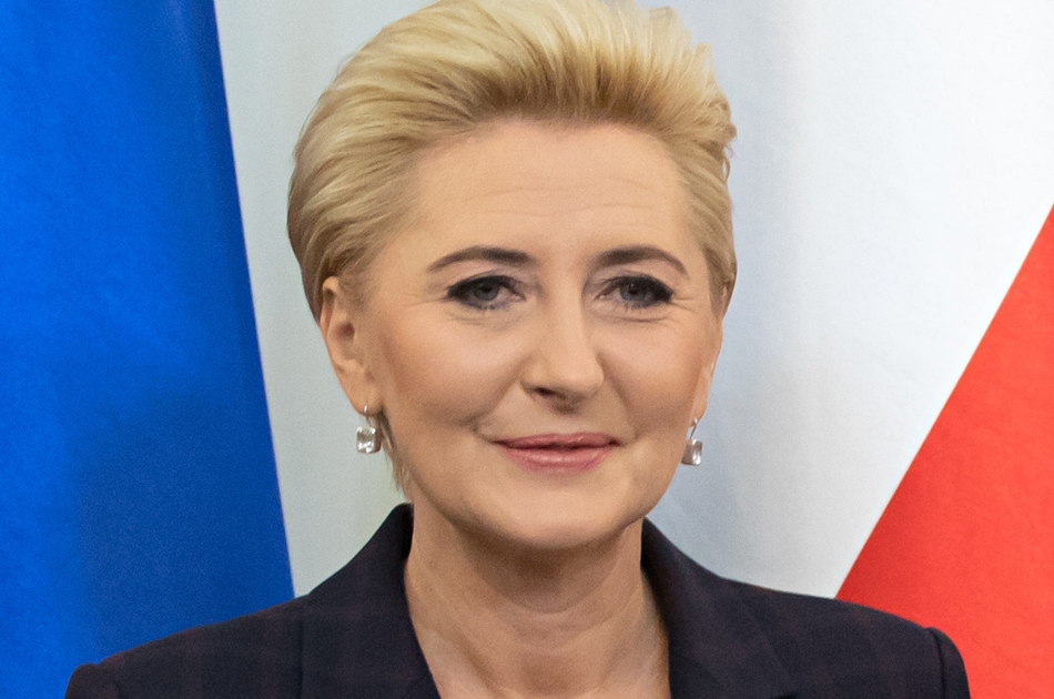 Jak ona się ubrała?! Stylizacja Agaty Dudy na spotkaniu z rolnikami podbija sieć (Zdjęcia)