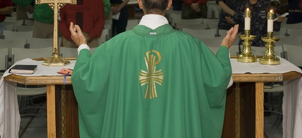Cała wieś broni księdza oskarżonego o molestowanie 9-latki. "Fajny chłop, pożartował"