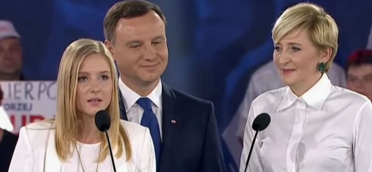 Kinga Duda nagle pojawiła się z hukiem. Córka Prezydenta powróciła w wielkim stylu