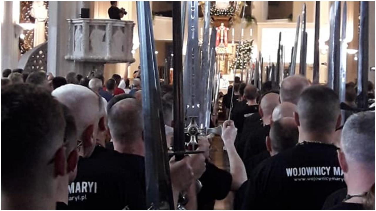 Co za absurd. Wojownicy Maryi złożyli przysięgę w Niepokalanowie. "To armia na nasze czasy"
