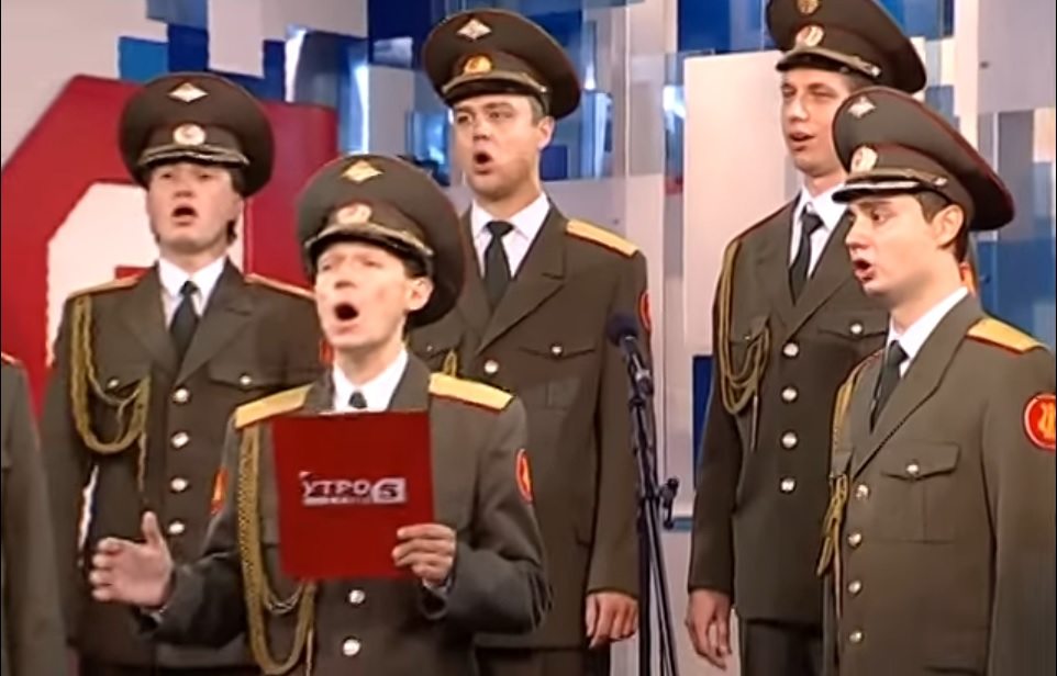 Zginęli w katastrofie lotniczej. Teraz ich wykonanie "Skyfall"Adele podbija sieć (video)