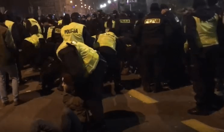 Absolutnie MUSISZ przeczytać ten list policjanta spod Sejmu. Dla dobra swego i policji