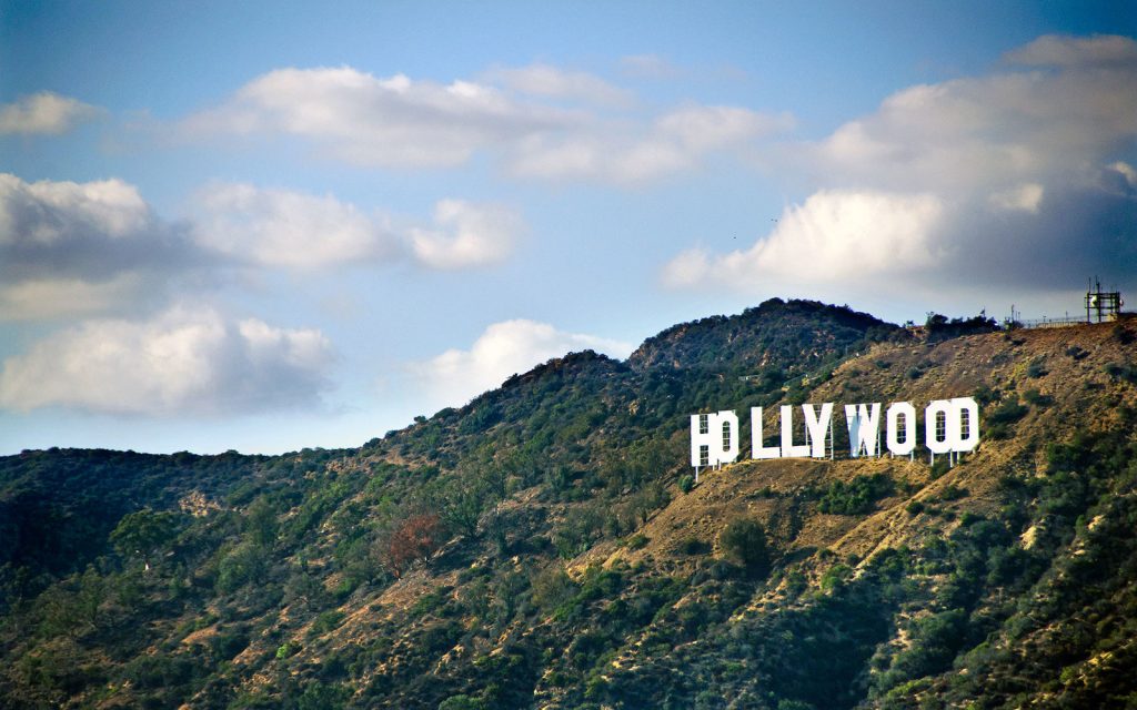 Genialne. Ktoś podmienił kultowy napis Hollywood na... (FOTO)