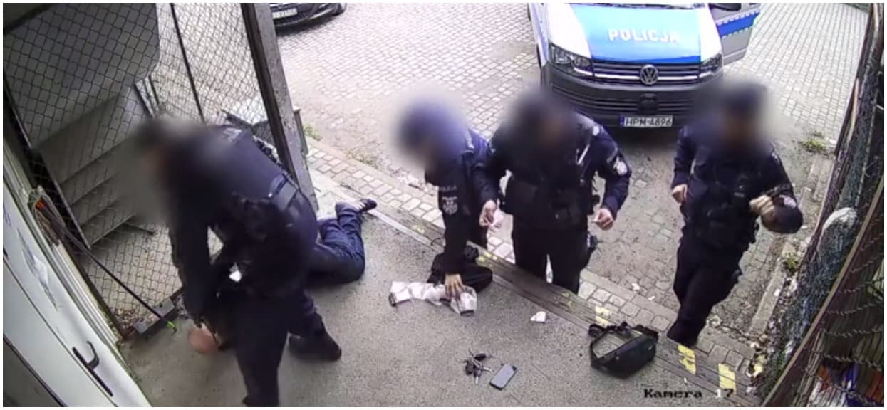 Przerażające zachowanie policjantów. Powalili go, bo nie miał dokumentów