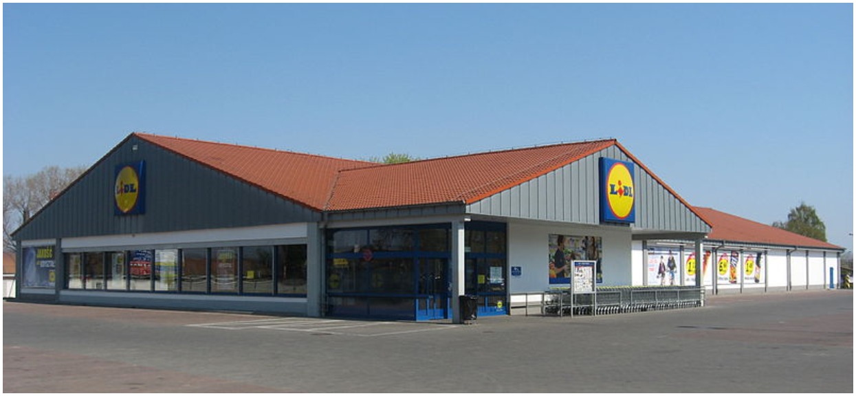 Lidl kusi sporymi pieniędzmi i noclegiem nad morzem. "Wakacyjna praca" robi furorę