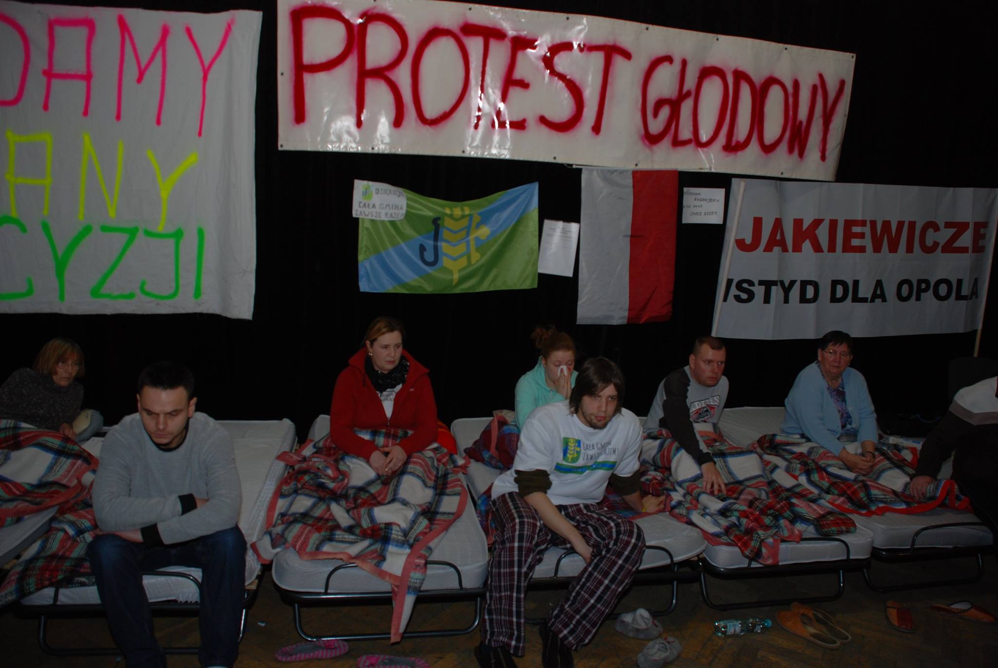 Dramatyczny apel głodujących do premier Szydło. "Obiecała pani słuchać, desperacko prosimy" (video)