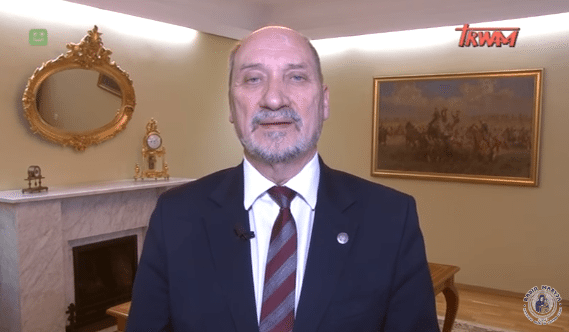 Macierewicz jest przekonany, że.. to Matka Boska przegoniła opozycję z sali sejmowej