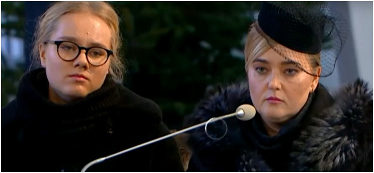 Wszystkie polskie media piszą dziś o 16-letniej córce Pawła Adamowicza. Z całego kraju spływają słowa wsparcia