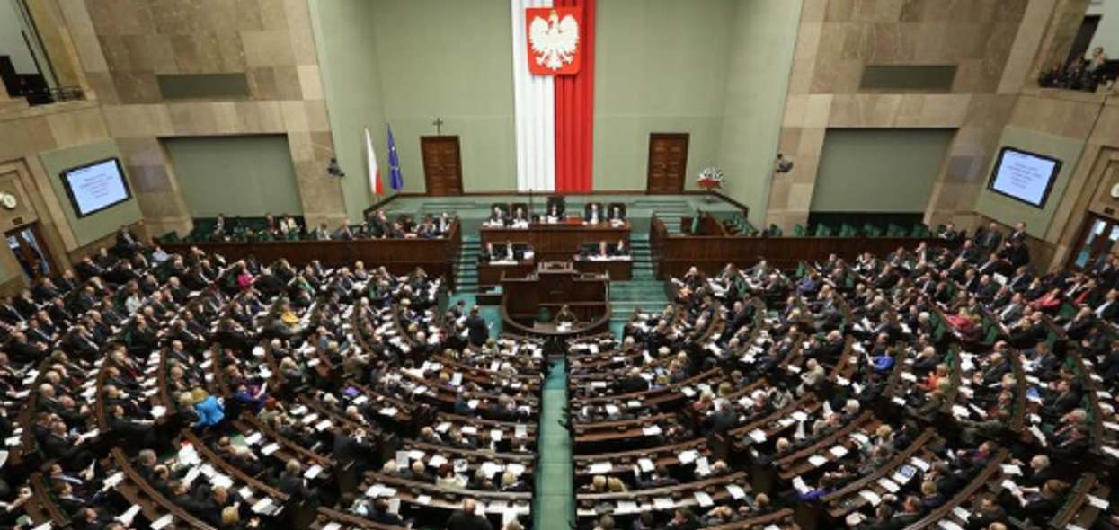 Leniwi posłowie dostaną po kieszeni. Rekordziści stracą po kilka tysięcy złotych