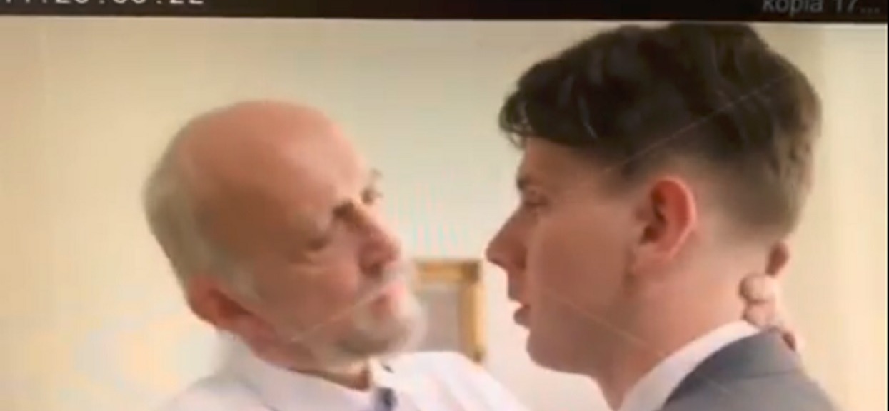 Vega pokazał kolejny szokujący fragment filmu. Intymna homoseksualna scena uderza w czołowego polityka PiS