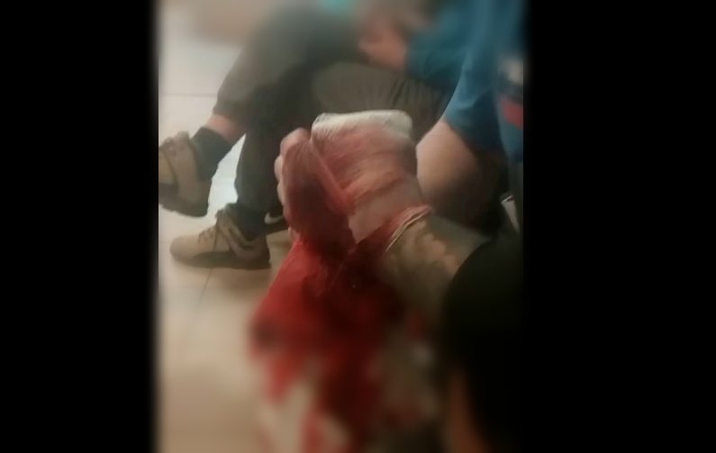 To się dzieje w polskim szpitalu! Godzinami wykrwawiał się na korytarzu, lekarze mieli go gdzieś (video +18)