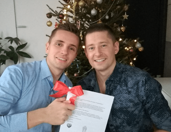 Para gejów z Polski mogła wziąć ślub dzięki... polskiej prawicy