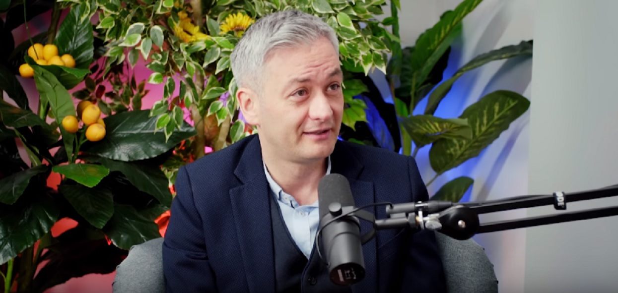 Robert Biedroń jednak dołączy do koalicji opozycji? Schetyna już zaciera ręce