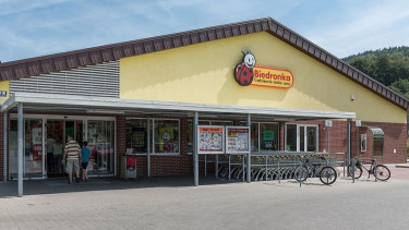 Setki klientów chcą roznieść Biedronkę. "Upokarzające!"