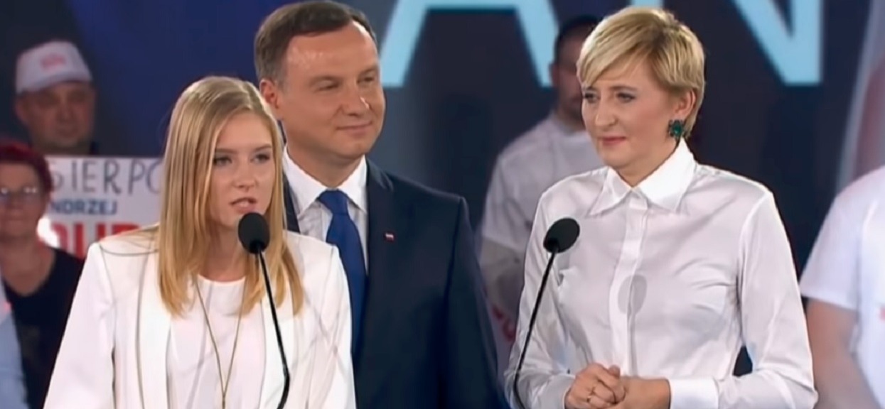 Nieoficjalne: Kinga Duda wyprowadza się z Polski na stałe. Żeby odciąć się od ojca