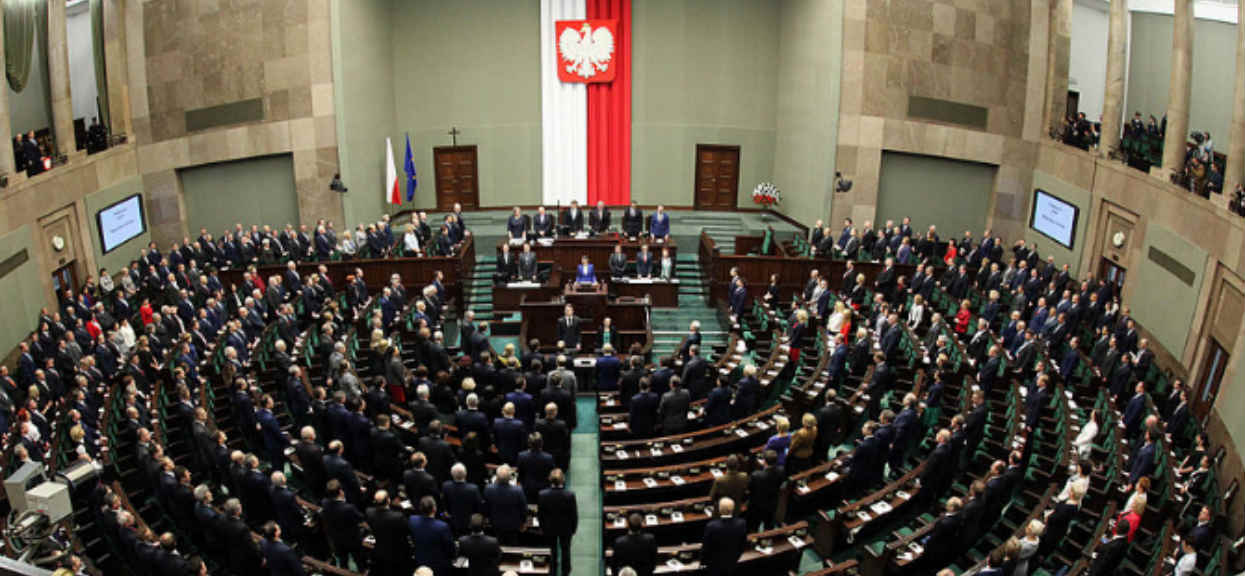 Tłumaczą się z kontrowersyjnych słów o 500 plus. "Te pieniądze Polacy będą musieli zwrócić"