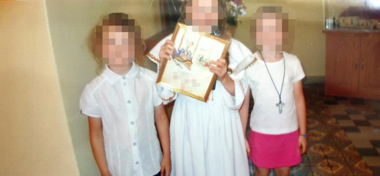 Koszmar Marysi, Natalki i Madzi trwał latami. Oskarżeni matka i dziadek stanęli właśnie przed sądem