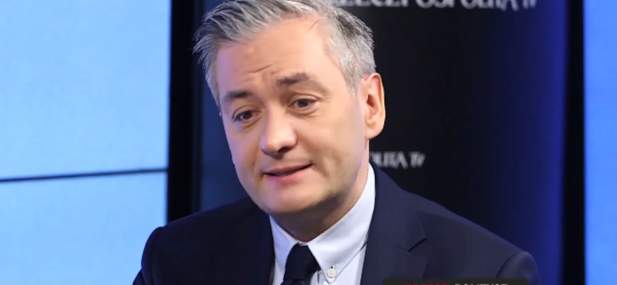 Wiadomości TVP przyłapane na ohydnym kłamstwie. Wymyślili prymitywny cytat, Biedroń reaguje