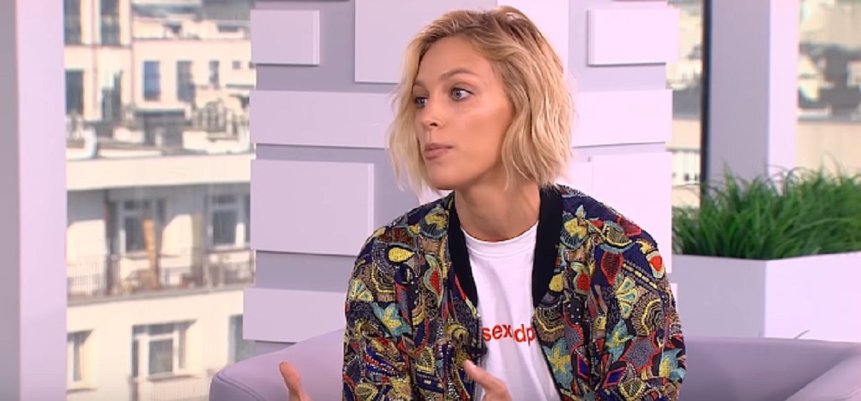 Anja Rubik przyszła na imprezę Vogue z całkiem nagimi piersiami. Tak, CAŁKIEM nagimi