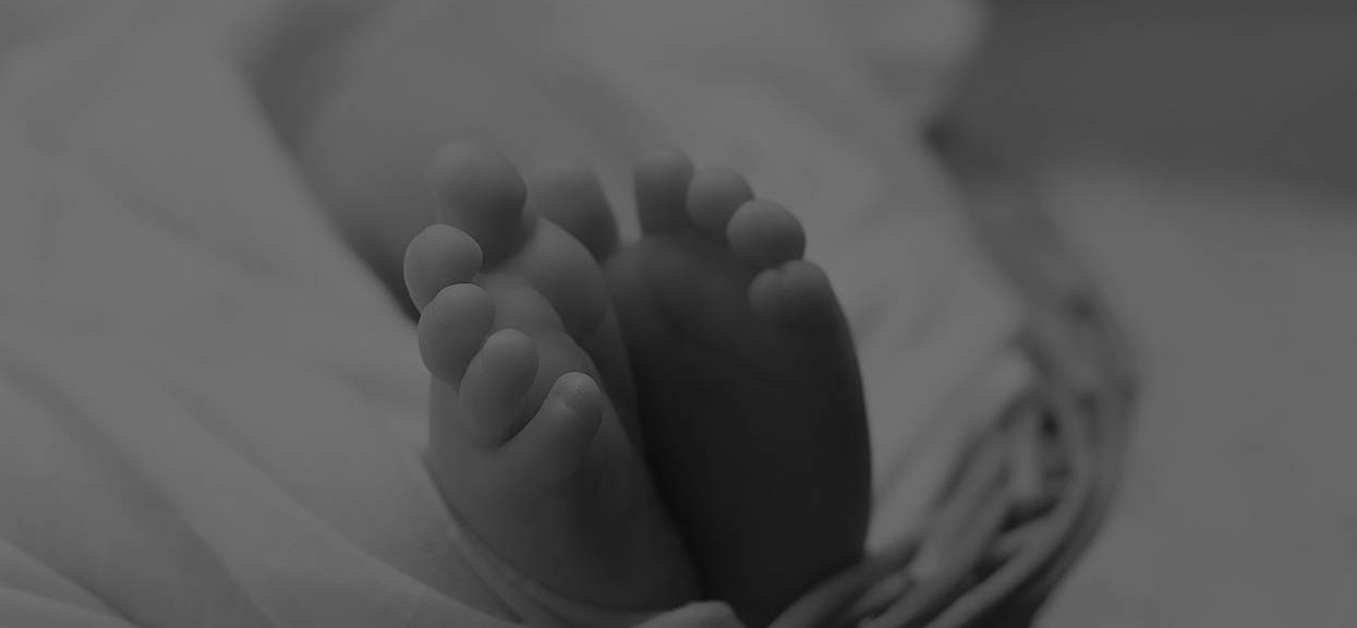 Koszmar wstrząsnął polskim miastem. Noworodek żył tylko 15 min, porażające doniesienia TVN o tym, co zrobiła mu matka