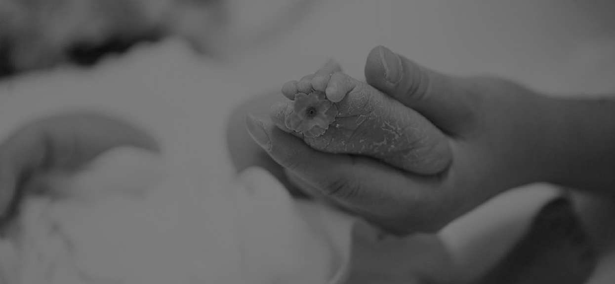 W czasie porodu urwał dziecku główkę. Wiemy, jakiego odszkodowania żąda rodzina