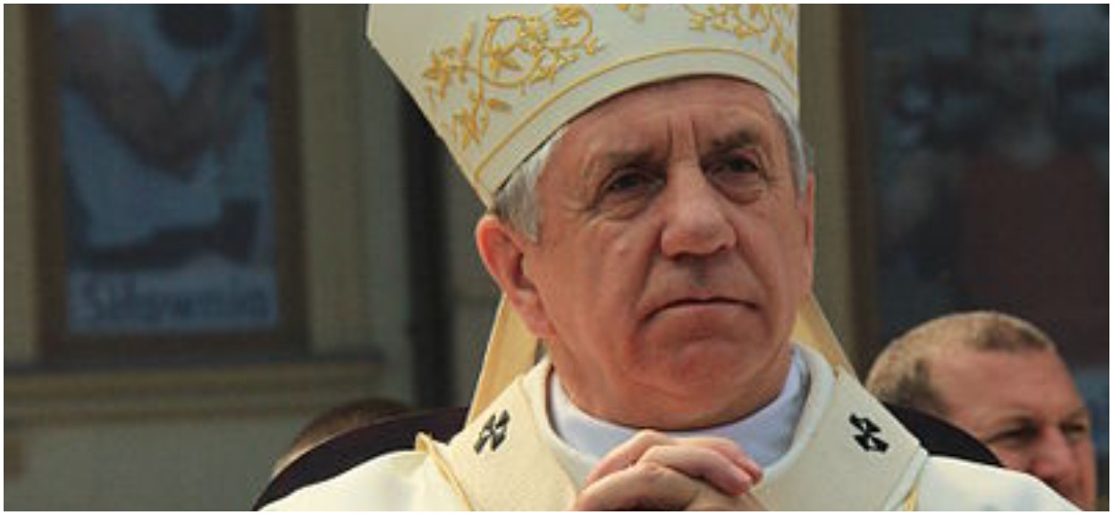 Abp Dzięga do Polaków: Nie uczcie dzieci o dojrzewaniu i przeciwdziałaniu przemocy