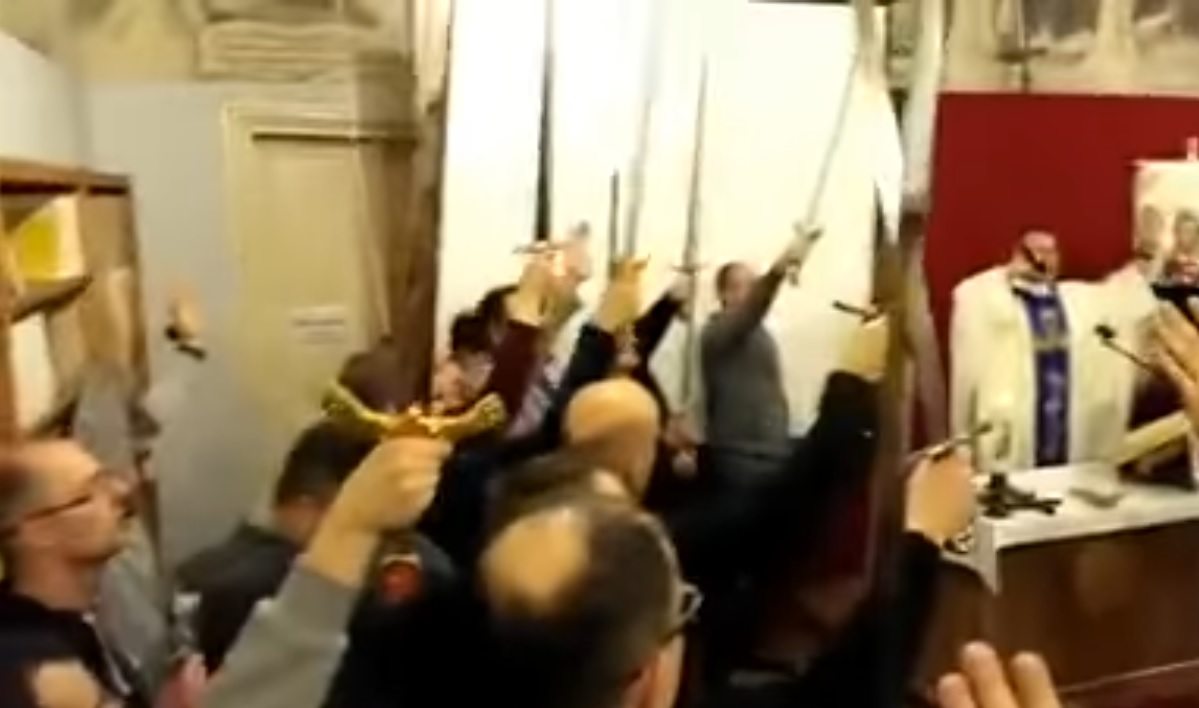 "Kibicowska przyśpiewka dla Jezusa" podbija polski internet (video)