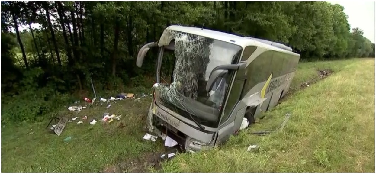 Autobus wjechał do rowu na autostradzie A4. 11 ofiar
