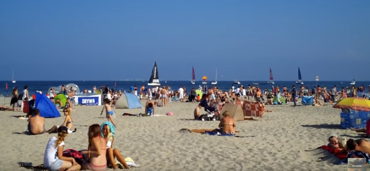 Jerzy ma niepozorną, ale imponującą pracę. To, co codziennie znajduje na plaży nad Bałtykiem, ścina z nóg