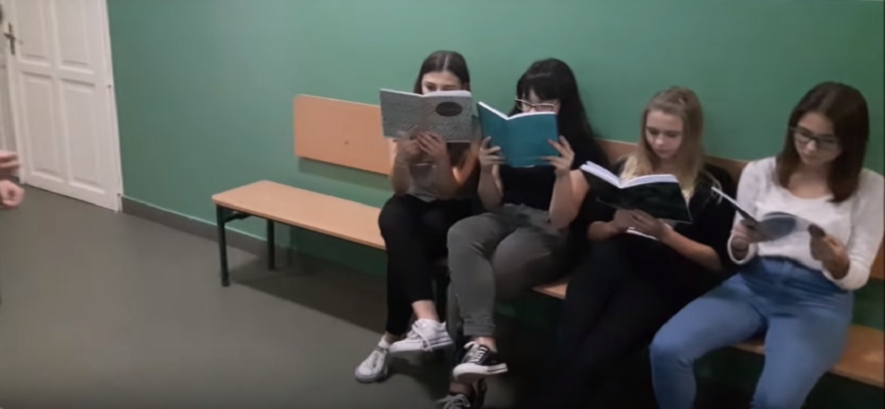 Rodzice w panice. Od 1 września obowiązek szkolny zostanie SKRÓCONY, dzieci nie będą musiały iść do szkoły średniej