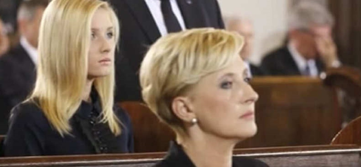 Agata Duda jeszcze nigdy tak nie wyglądała. Najnowsza stylizacja storpedowała oczy zgromadzonych