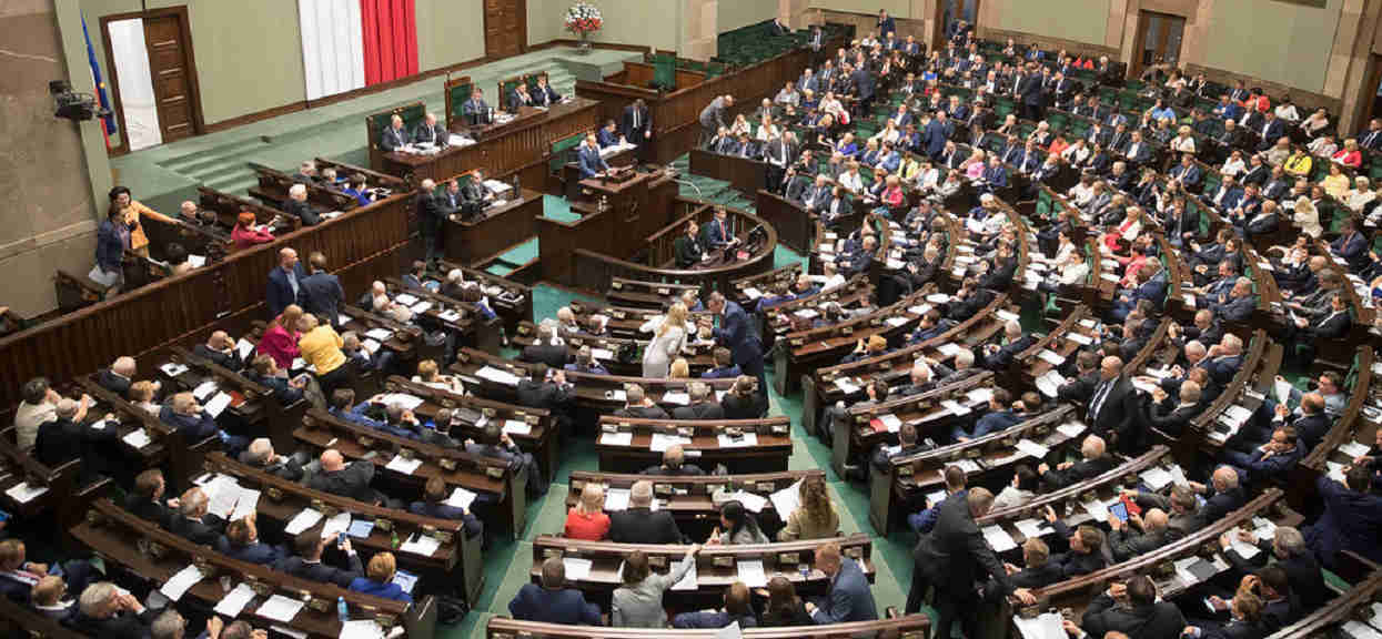 PiS rozda jeszcze więcej pieniędzy niż zapowiadał. Program "plus" zostanie rozszerzony