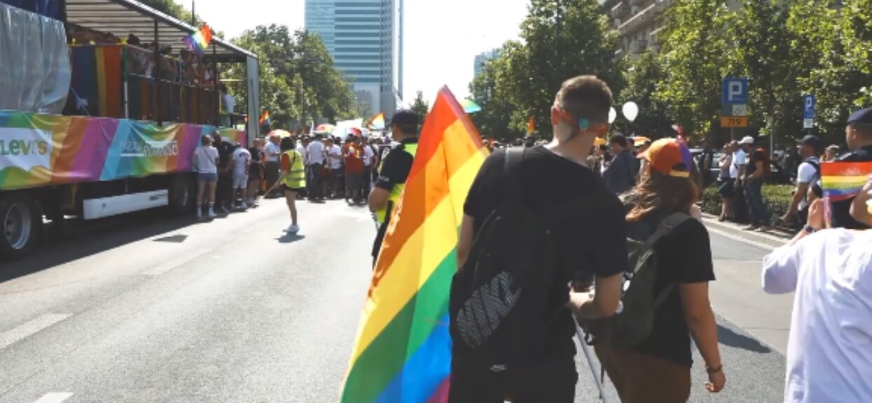 "By homoseksualiści nie byli wyrzucani z domów". Zorganizowano mszę przed Marszem Równości