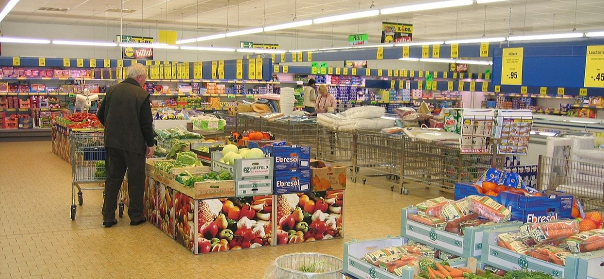 Katolicy doznają szoku po wejściu do Lidla. Wyuzdana promocja zagotuje im krew