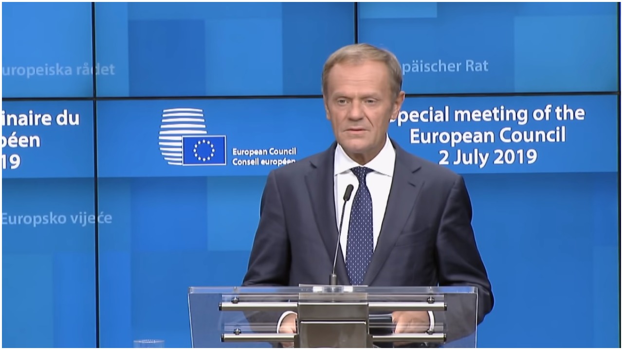W walce o fotel prezydenta liczą się tylko dwa nazwiska. Po nich długo nic