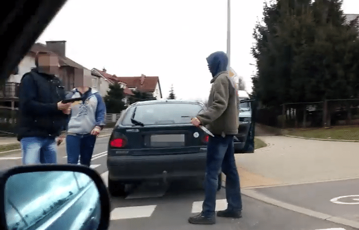 Gorzów: Bitwa na środku ulicy na nóż i pistolet. Policja w akcji (video)